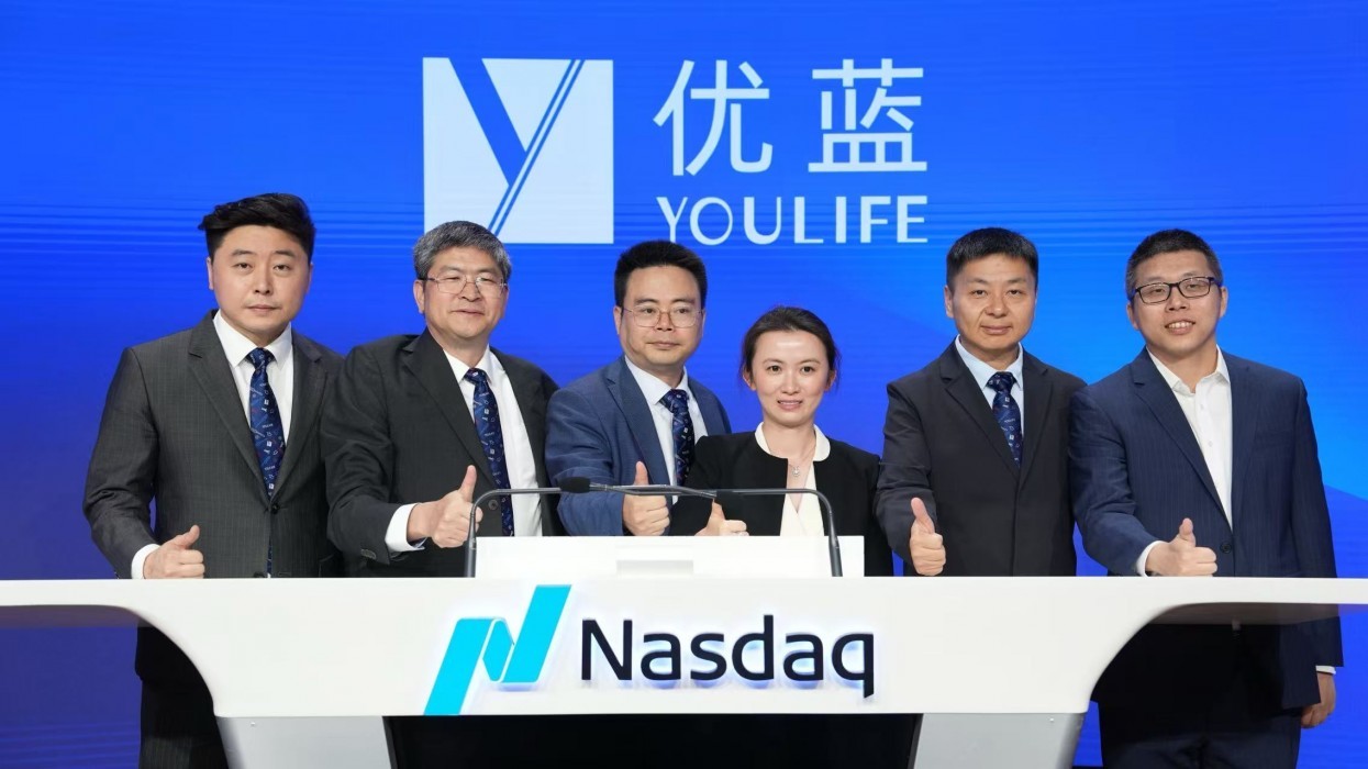 优蓝美国上市，网红投资人郑翔洲现身纳斯达克_凤凰网