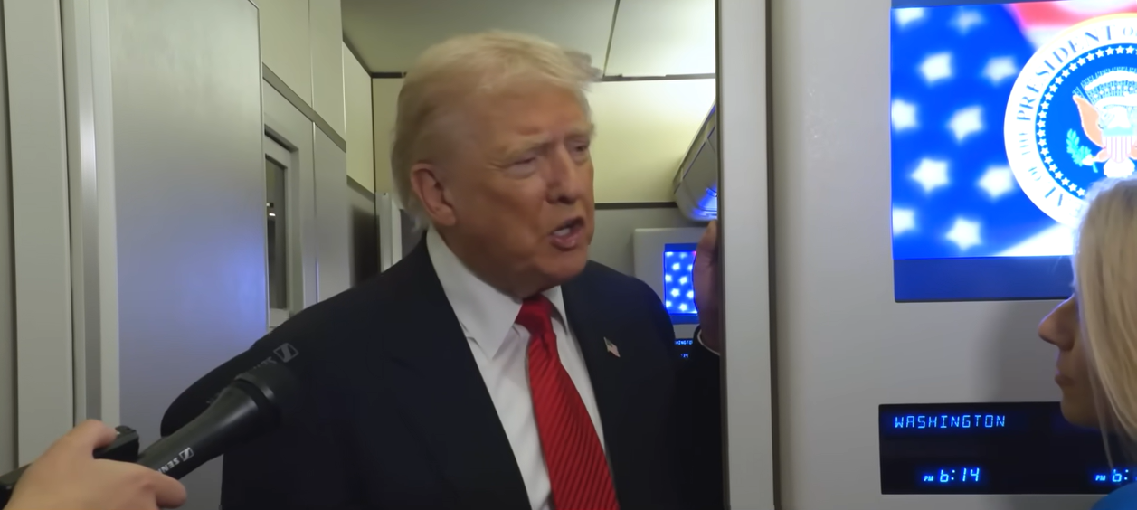 特朗普接受记者采访时的画面 图源:白宫社交媒体账号视频截图