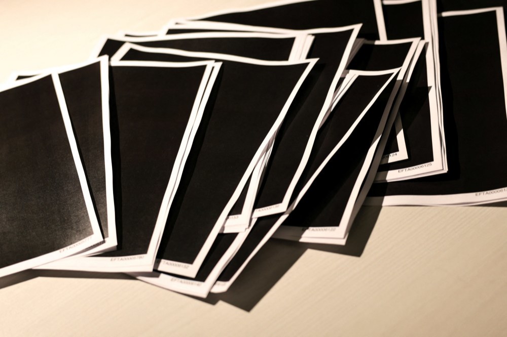 美国司法部公布的爱泼斯坦案相关文件中,大量内容被涂黑。IC Photo