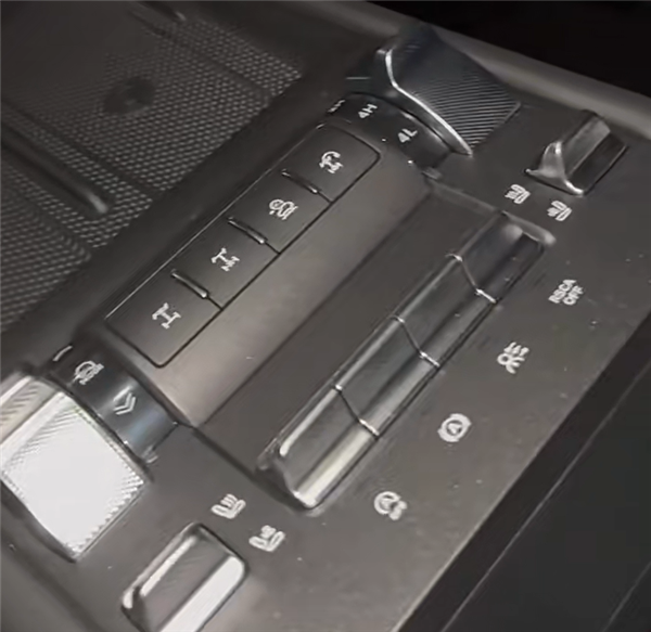 硬汉来袭 新款坦克300开订:一次性提供三种动力