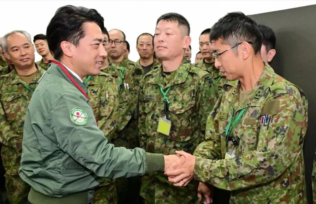 小泉进次郎(左)