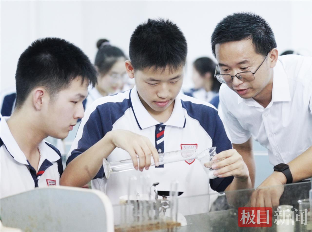 化学实验1.jpg