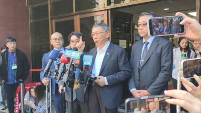 柯文哲11日在开庭前接受媒体采访。图源:台湾“东森新闻云”