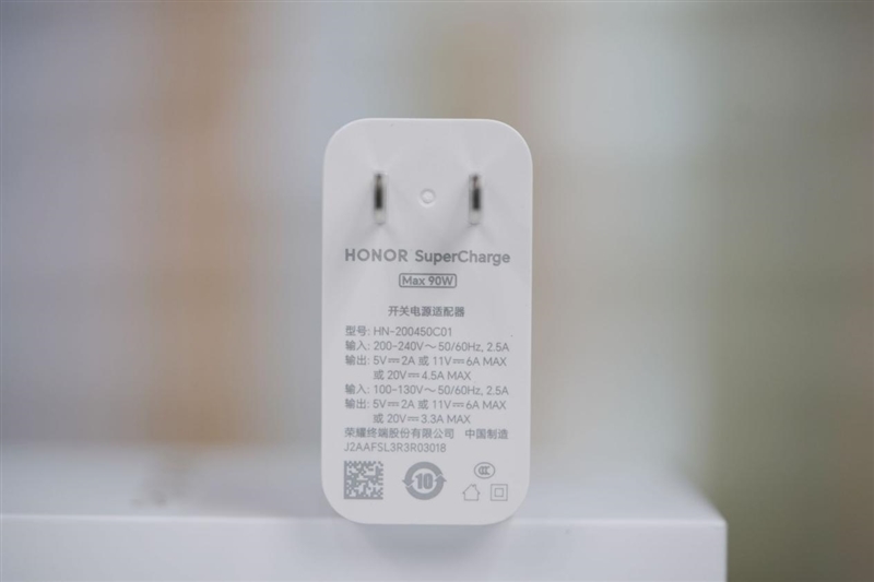 鱼与熊掌全都要!荣耀400 Pro评测:7.8mm机身塞进旗舰性能和影像