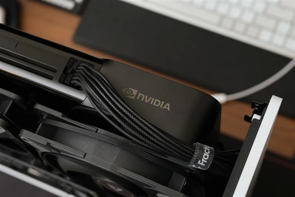 96GB显存要9万元!RTX PRO 6000专业卡首测:只比5090快了区区9%