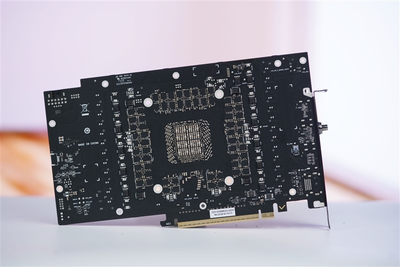 性价比甚至更强!七彩虹iGame RTX 5090 D v2 Vulcan OC 24GB首发评测:领先5080 50%