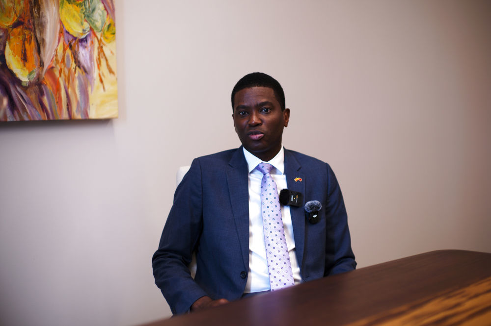 1月6日，格林纳达总理迪康&middot;米切尔在首都圣乔治接受新华社记者专访。新华社记者赵凯摄