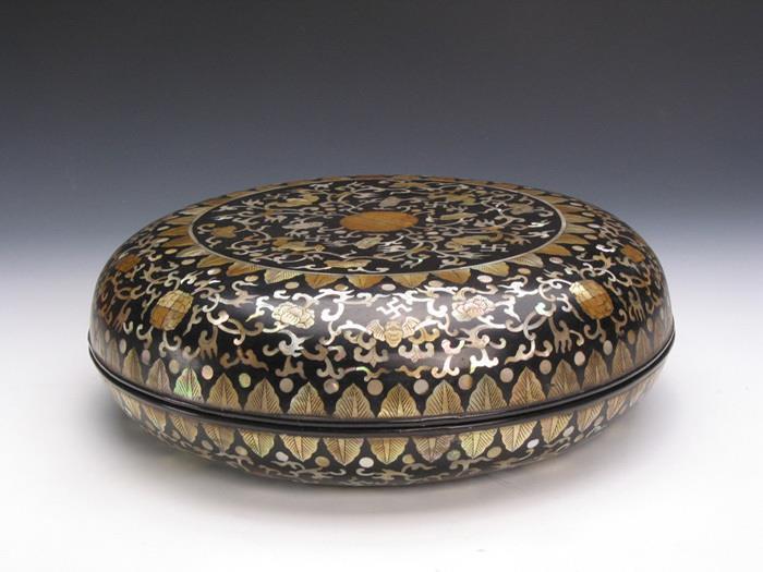 △清 黑漆嵌螺钿果盒 沈阳故宫博物院藏