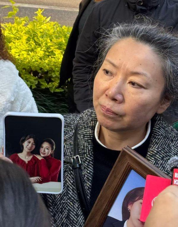 庭审前。图/九派新闻 代梦颖