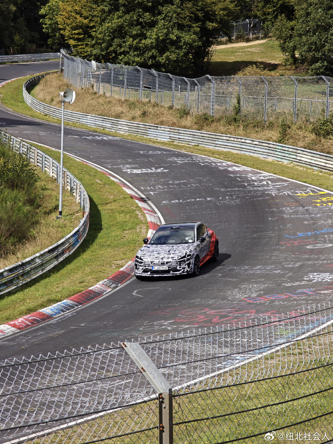 小米伪装车现身纽北赛道,有望为YU7衍生车型