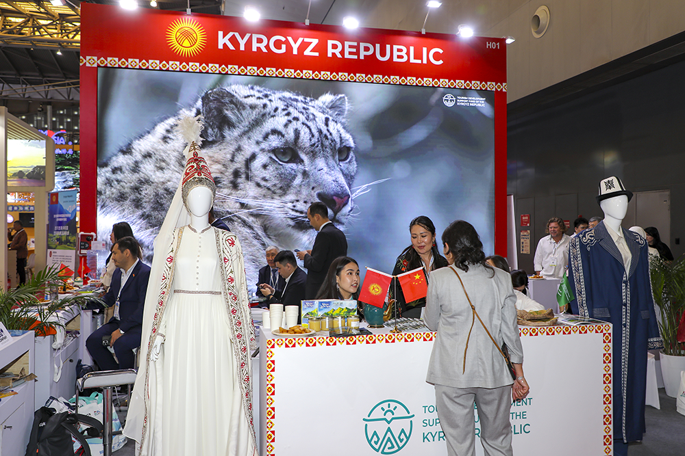 △ 2025年5月27日，2025上海国际旅游交易博览会在世博展览馆举行。图为吉尔吉斯斯坦旅游展台。