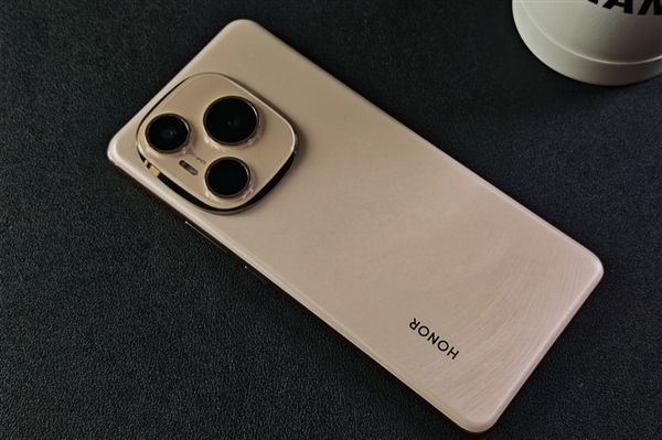 荣耀试产新电池:容量超过10000mAh 淘汰充电宝