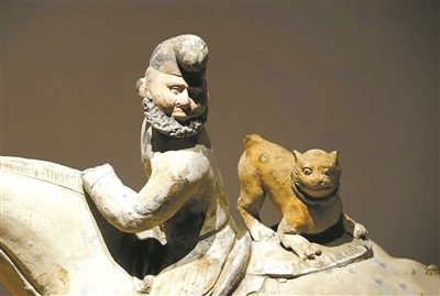 走！跟唐朝小姐姐带“宝伯特”打猎去