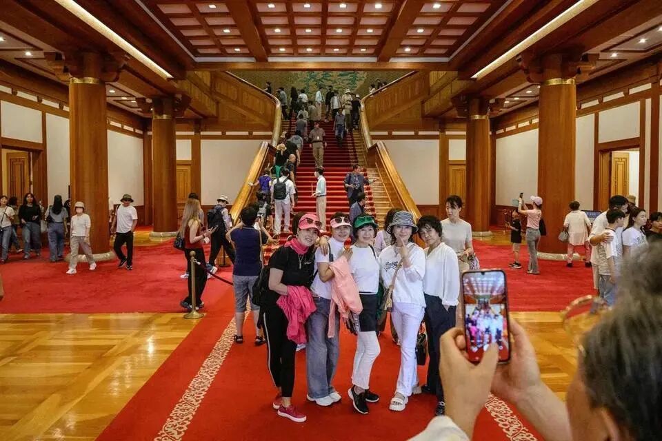 ◆三年间,青瓦台共接待了852万名参观者,成为首尔最热门的打卡地之一。