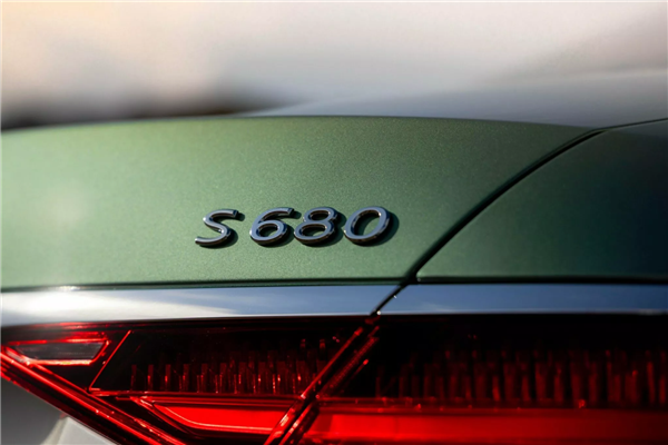 621马力V12大心脏!顶级奢享迈巴赫S680限量版亮相