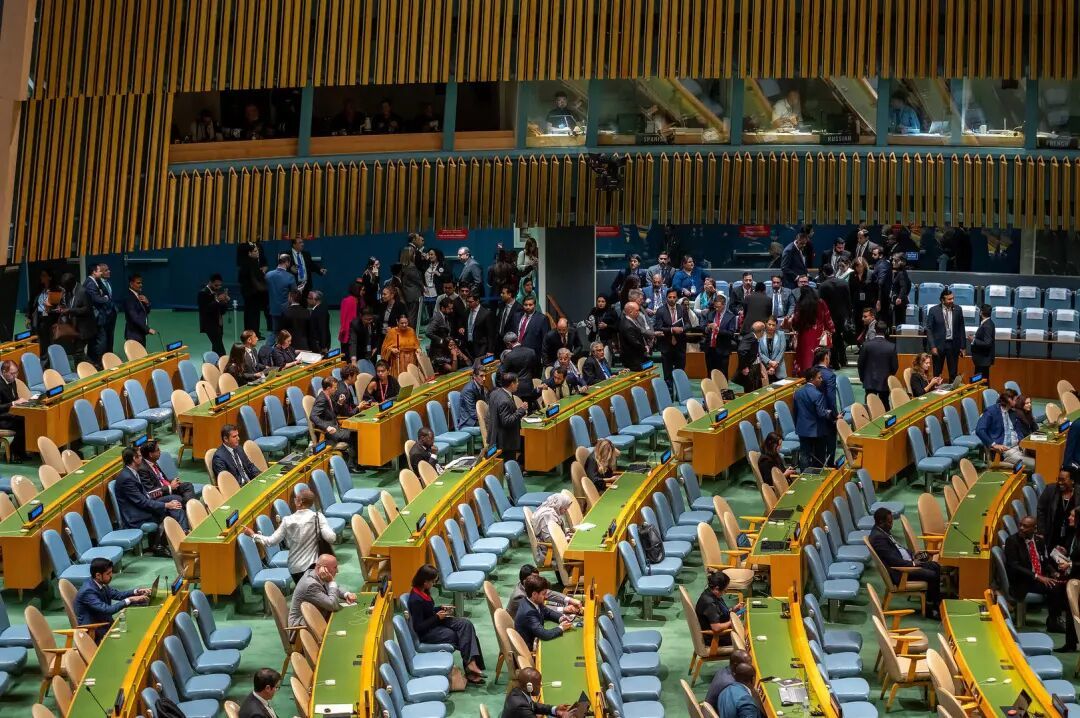 內(nèi)塔尼亞胡講話后,各國(guó)代表返回聯(lián)合國(guó)大會(huì)堂/據(jù)視覺中國(guó)