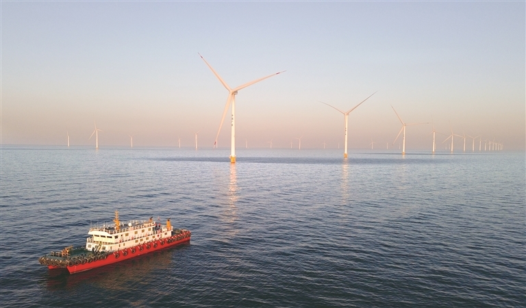 △ 山东省莱州市海域的海上风电项目。
