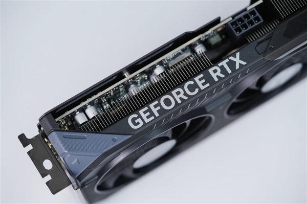 巧妙滑块设计!技嘉RTX 5060 Ti GAMING OC 16GB魔鹰图赏