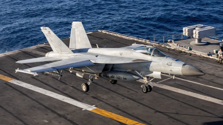 福特号航母的F/A-18E/F 社交媒体