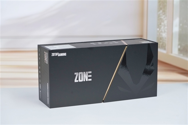 畅玩3A游戏大作,索泰ZONE游戏掌机图赏