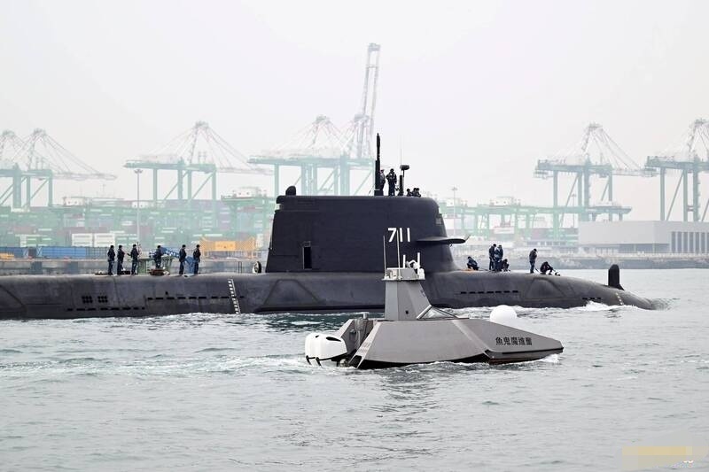 11月27日出海的海鲲号潜艇社交媒体