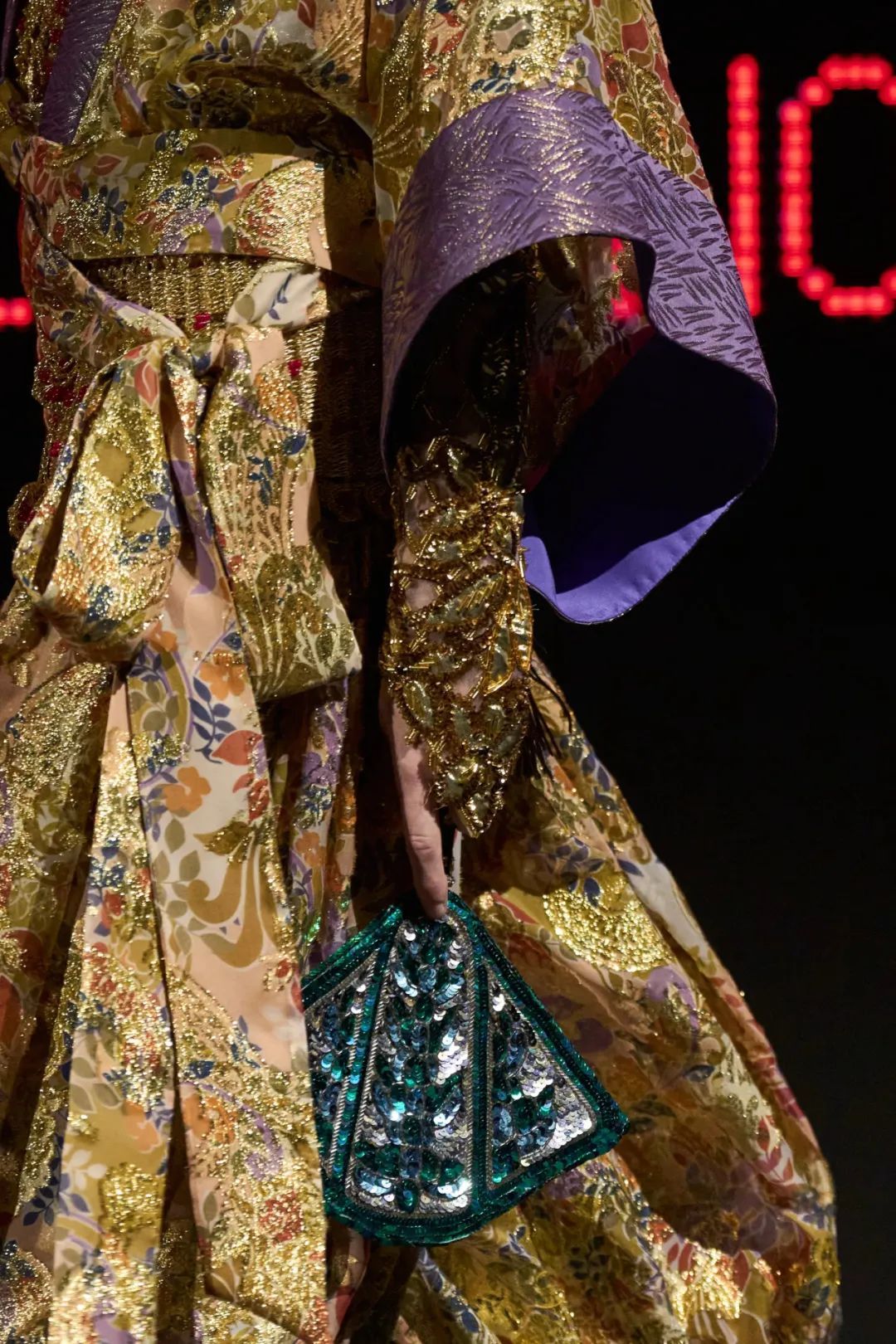 与沙光（朱雅楠）对话实录：画皮之下的卑劣、虚谎、和丑恶（附读者评论） – 青草, image size:1080x1620