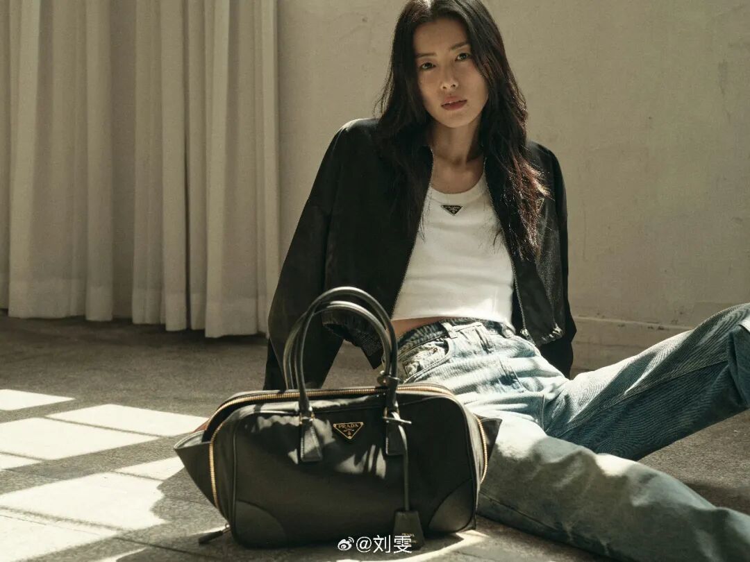 为普拉达代言的刘雯