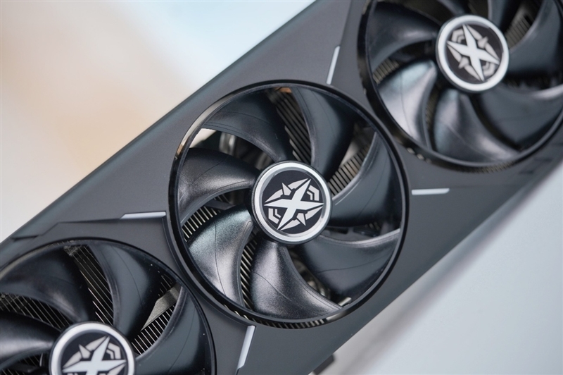 耕升RTX 5070 Ti炫光·超OC显卡评测:外形紧凑 性能不打折