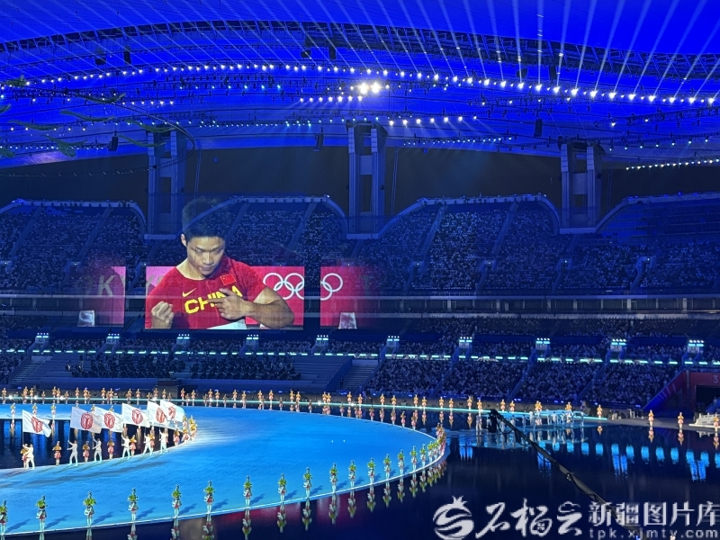 11月9日,第十五届全国运动会在广东奥林匹克体育中心盛大开幕。石榴云/新疆日报记者 王晶晶摄