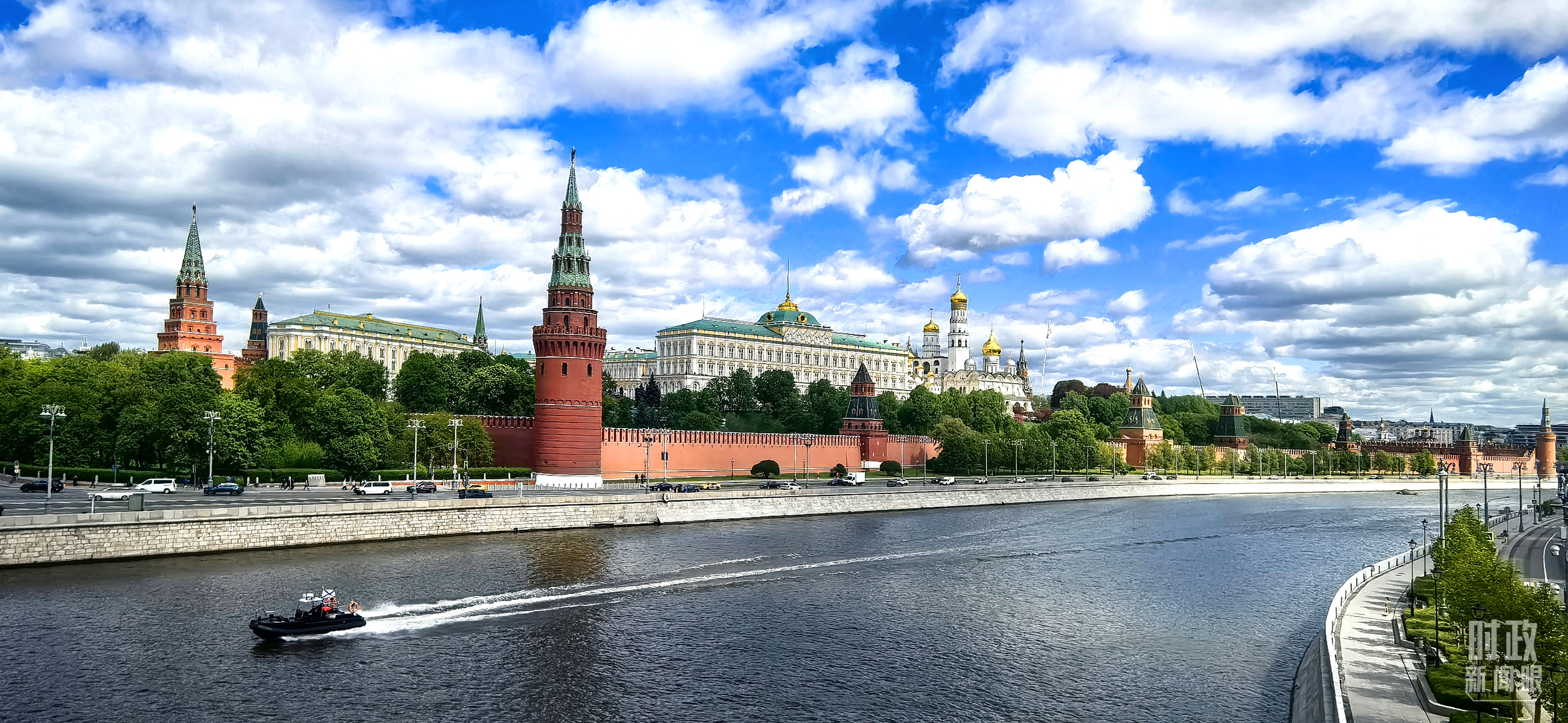 △坐落在莫斯科河畔的克里姆林宫。（总台央视记者范凯拍摄）