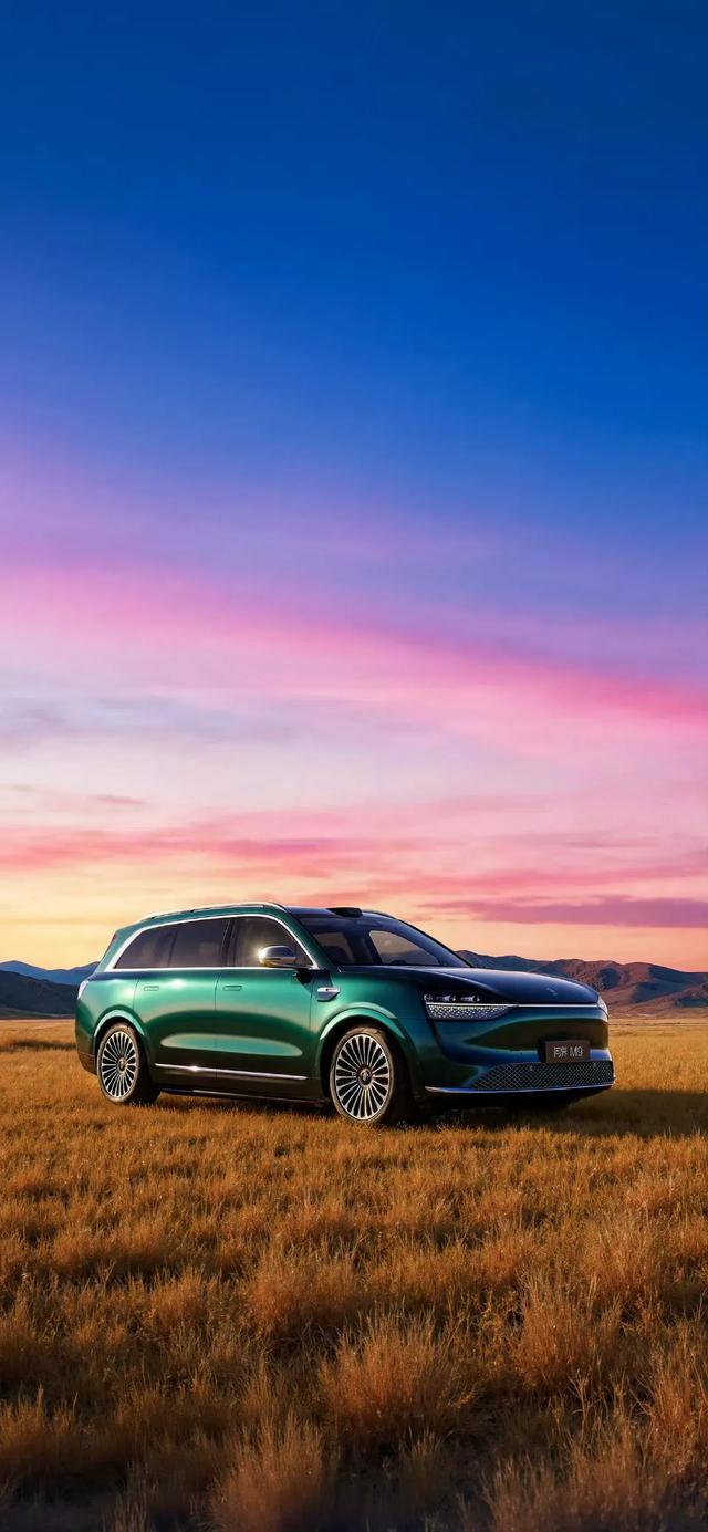 问界M9销量下滑是因为M8太好了还是因为极氪蔚来岚图等竞品导致