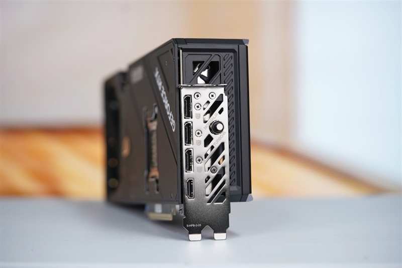 七彩虹iGame RTX 5070 Ti Vulcan OC显卡评测:一键提速降温、磁吸组件玩法多样