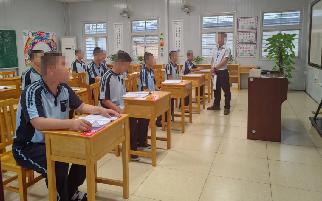 广西南宁某专门学校课堂(图源:央视网)