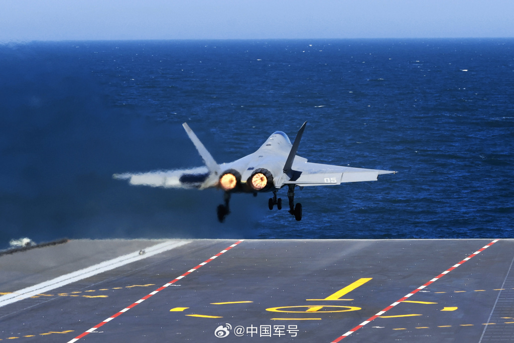 高清大图!看歼-35电磁弹射离舰瞬间_凤凰网