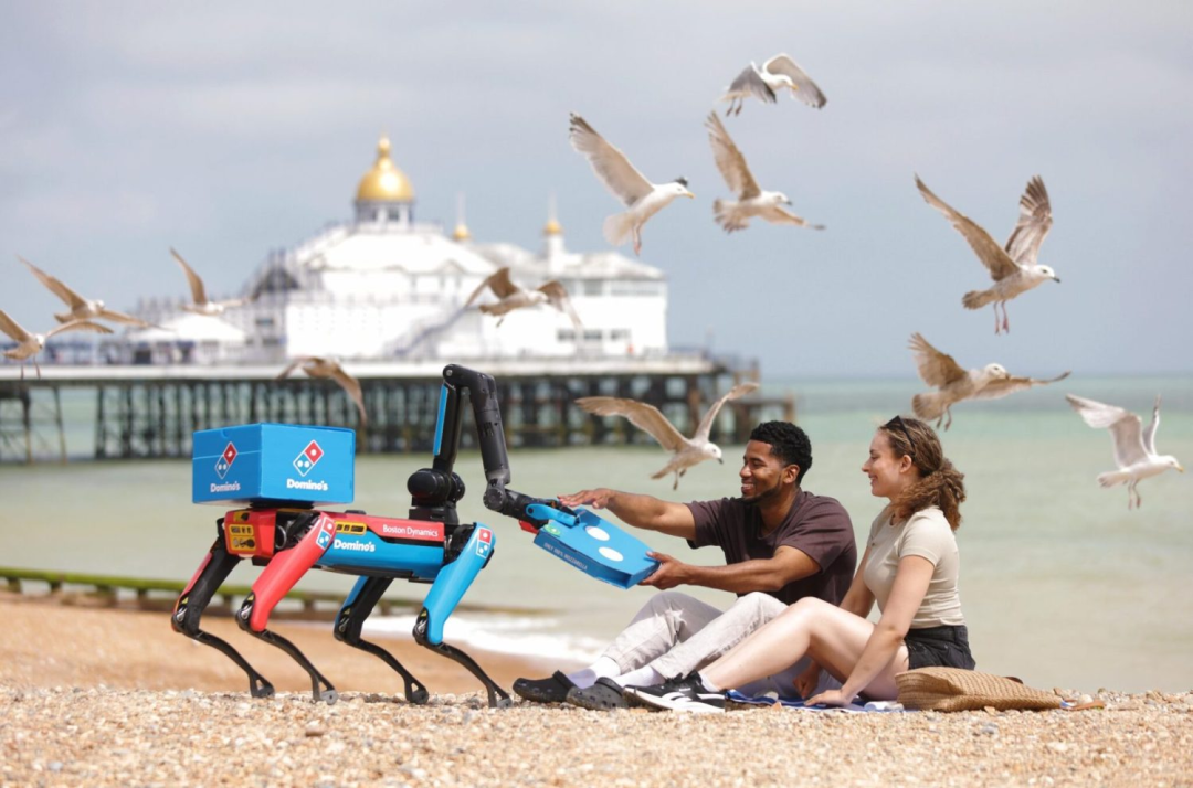 华为或首发国内 eSIM 手机/董明珠回应格力玫瑰空调争议/iPhone 九月有望接入 GPT-5