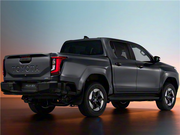 丰田“不死鸟”上新 全新海拉克斯皮卡发布：首次用上纯电