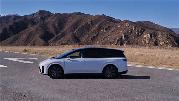 李想承认管理失误回归创业模式 自研M100芯片即将落地