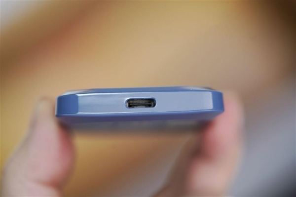 3米摔不坏!英睿达X10 Portable SSD图赏