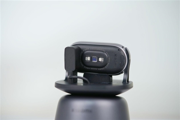 超窄四等边跑道屏!小米手环10 NFC版图赏