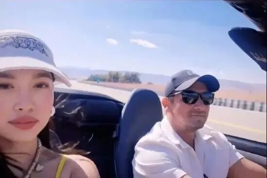 ▲ 周依曾在自己社交媒体上发布与雷纳的合照