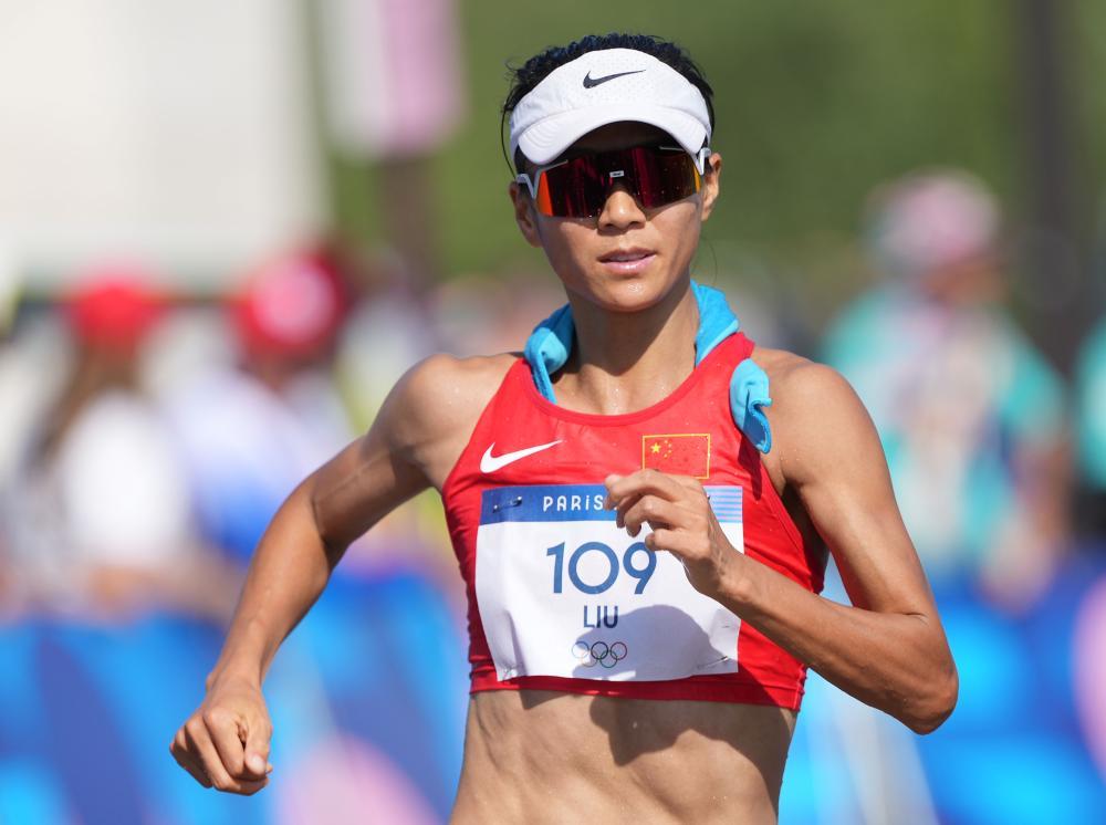 2024年8月1日，刘虹在巴黎奥运会女子20公里竞走比赛中。新华社记者 李京 摄