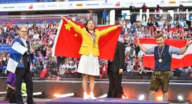 鲁静怡夺得世界技能大赛冠军。图源:@央广网