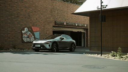 小米 YU7 首测:当一台性能猛兽,开启了顾家模式