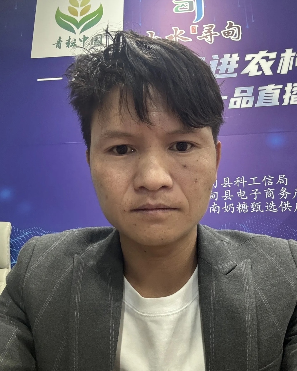 云南百万粉丝网红小英的丈夫被刑拘:酒后肇事逃逸致人重伤