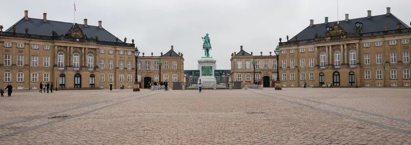 便携中画幅的极致影像 富士GFX100RF评测