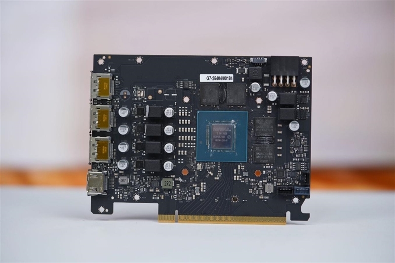影驰RTX 5060魔刃显卡评测:SSF-Ready甜点 小型机箱也有不错的游戏性能