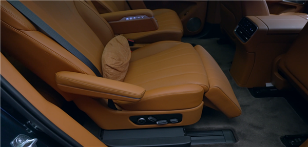 一堆“9”系SUV难了!全新问界M8小定已破11万辆