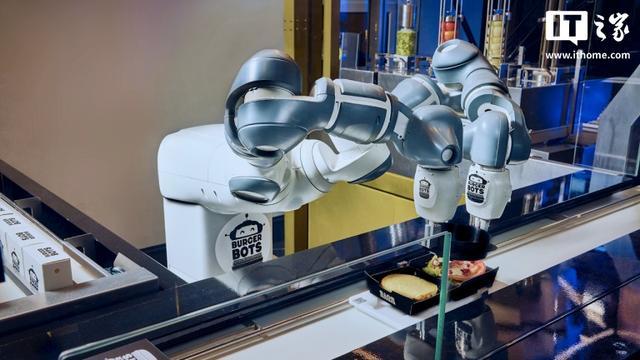 美国加州新概念餐厅用机器人做汉堡,制作一个仅需27秒