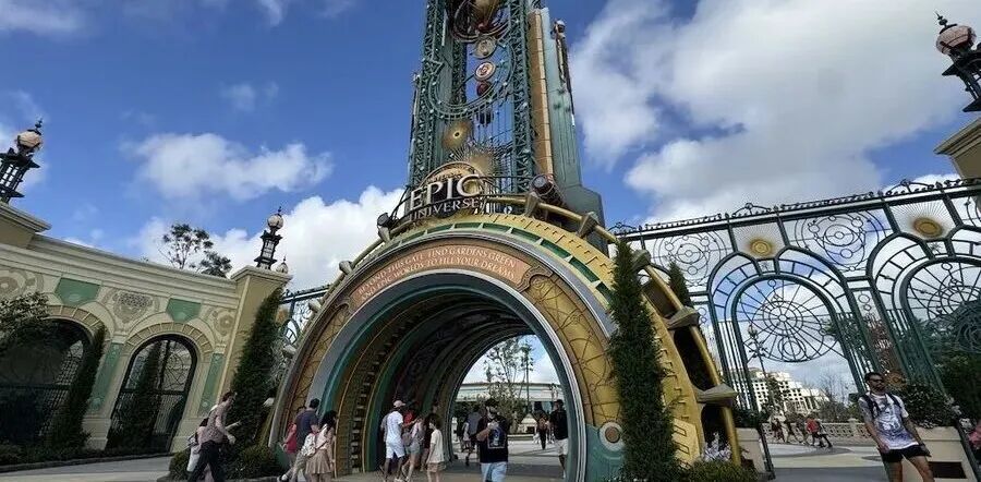 Chronos at Universal Epic Universe