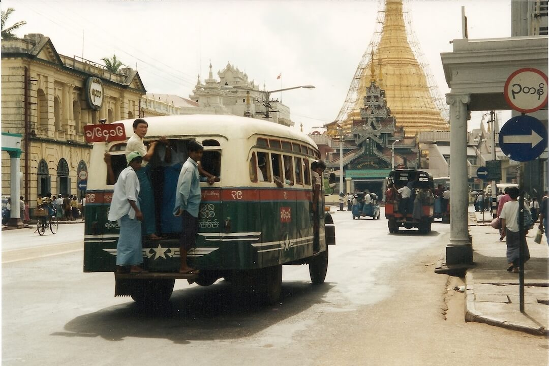 ◆1995年的仰光街头。